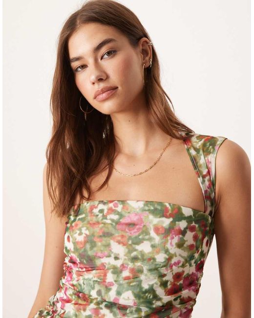 Top Senza Maniche Arricciato A Fiori Con Scollo Squadrato di Abercrombie & Fitch in Multicolor