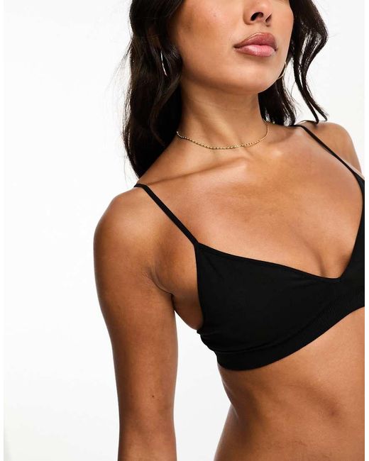 Bralette Triangular Sin Aros Cat De Weekday de color Black