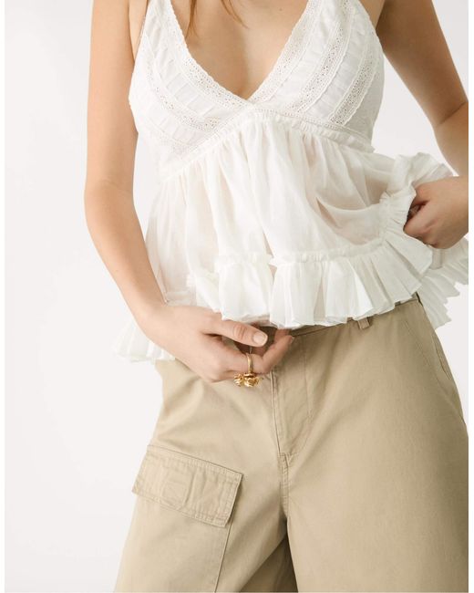 Top brodé dos nu coupe ample Stradivarius en coloris White