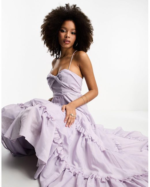 Vestido largo escalonado estilo babydoll con bajo asimétrico, volantes y detalle retorcido ASOS de color Purple