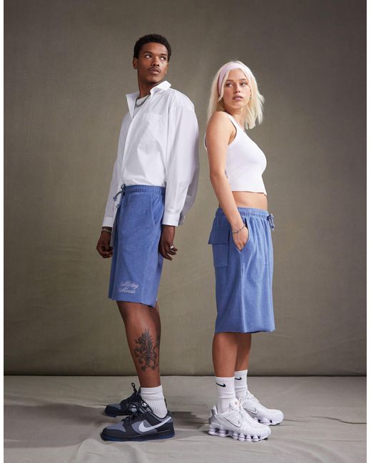Pantalones cortos azul lavado unisex extragrandes con estampado ASOS de color Gray