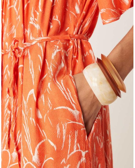 Vestito Arancione A Fiori Con Maniche Svasate Con Bottoni E Cintura Sul Davanti di Y.A.S in Orange