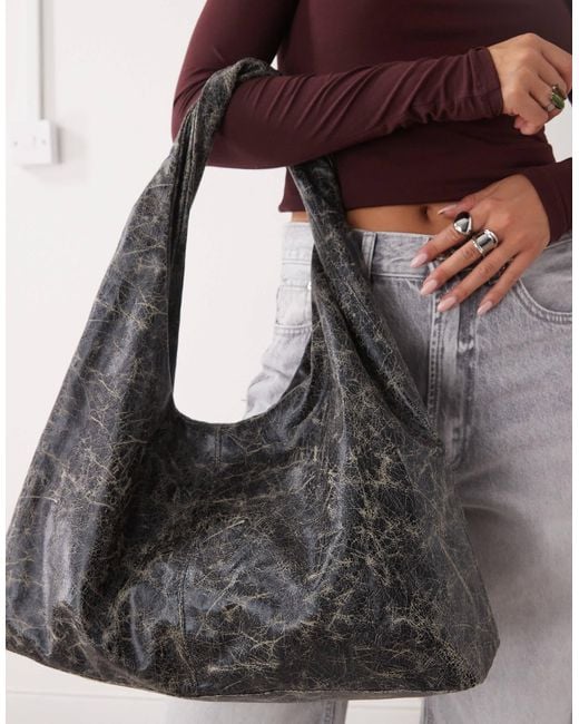 Weekday Gray – schultertasche aus weichem wildlederimitat