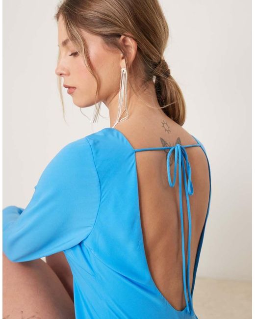 Abercrombie & Fitch Mini Jurk Met Lange Mouwen, Rechte Hals En Asymmetrische Zoom in het Blue