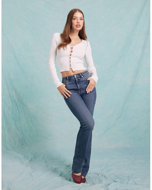 Top manches longues en maille côtelée à col en v et boutons en perle fantaisie - crème Miss Selfridge en coloris White