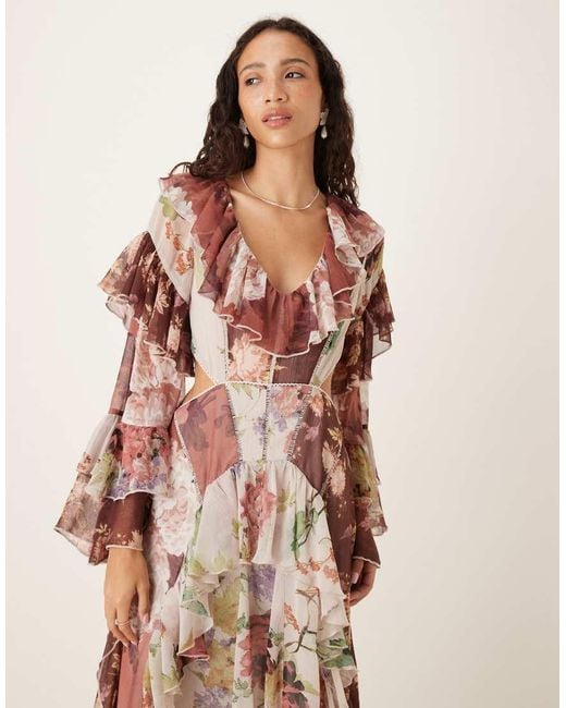 Vestito Lungo A Maniche Lunghe Con Stampa A Fiori Mista, Volant Vistosi E Fondo Asimmetrico di ASOS in Natural