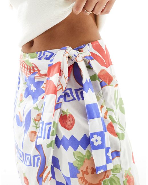 Asos design petite - gonna pantalone a portafoglio con stampa di frutta stile mosaico di ASOS in Blue