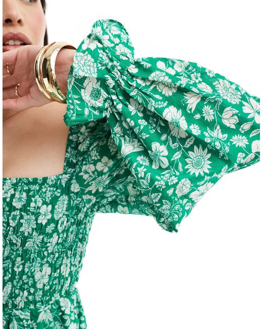 Robe courte volantée à fleurs avec manches volumineuses et corsage froncé & Other Stories en coloris Green