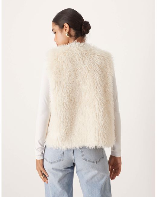 Threadbare White – kunstpelzweste