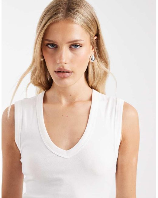 ONLY White V-neck Boxy Singlet