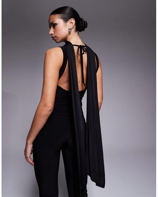 Top dos échancré d'ensemble en tissu double épaisseur près du corps avec appliqué fleur à sequins et foulard Fashionkilla en coloris Black