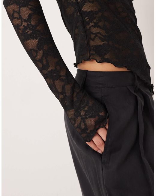 Gina Tricot Black – asymmetrisches, langärmliges spitzen-oberteil