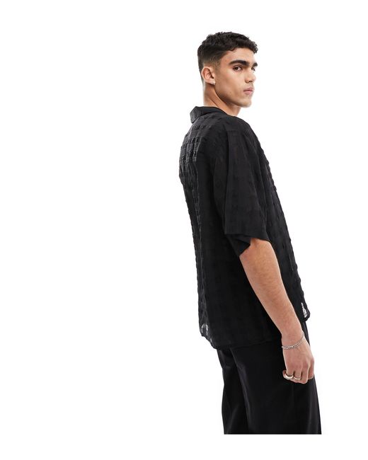 ASOS – kastenförmiges, halbärmliges hemd aus seersucker-baumwolle in Black für Herren