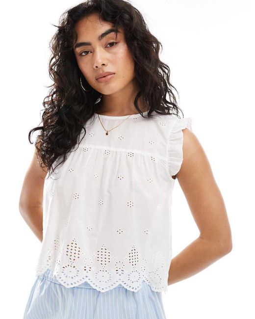 Top Traforato Con Maniche A Volant di ONLY in White