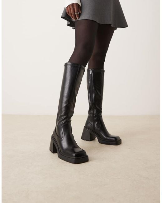 Charly di Asos Design Wide Fit in Natural