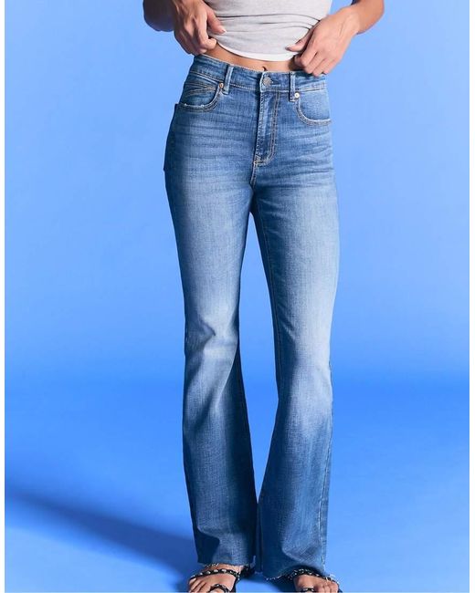 Jeans A Zampa Slim Lavaggio Rinse Wash di Stradivarius in Blue