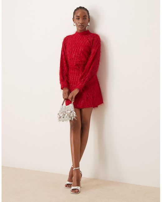 Vila Red – flauschiges, strukturiertes minikleid