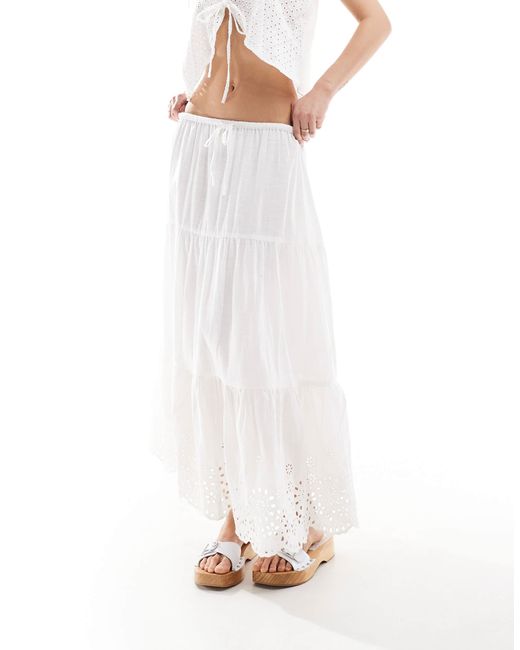 Wednesday's Girl White – gestuftes midaxi-kleid