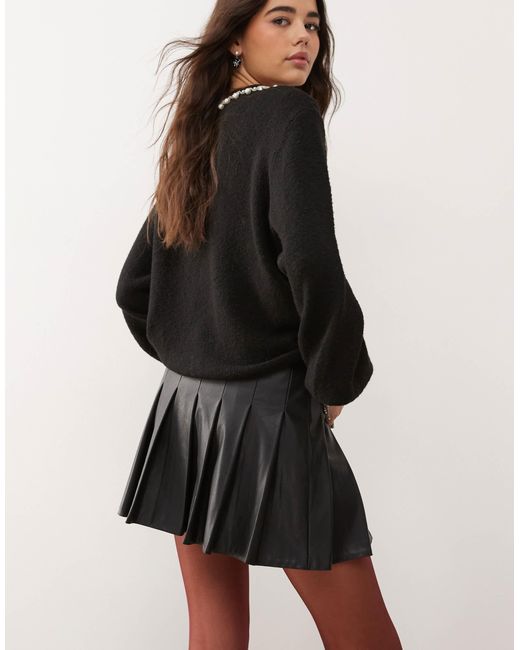 Miss Selfridge Black – falten-kilt aus kunstleder mit schnallendetails