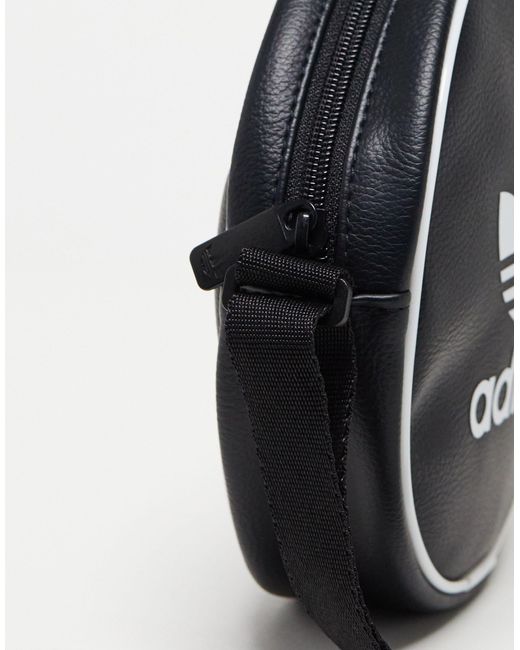 Borsa Rotonda Classica Adicolor di Adidas Originals in Black