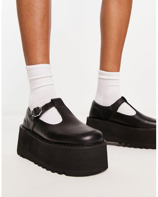 Zapatos s con plataforma y correa en forma Kickers de color Black