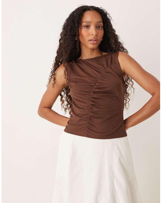 Top Senza Maniche di ASOS in Brown