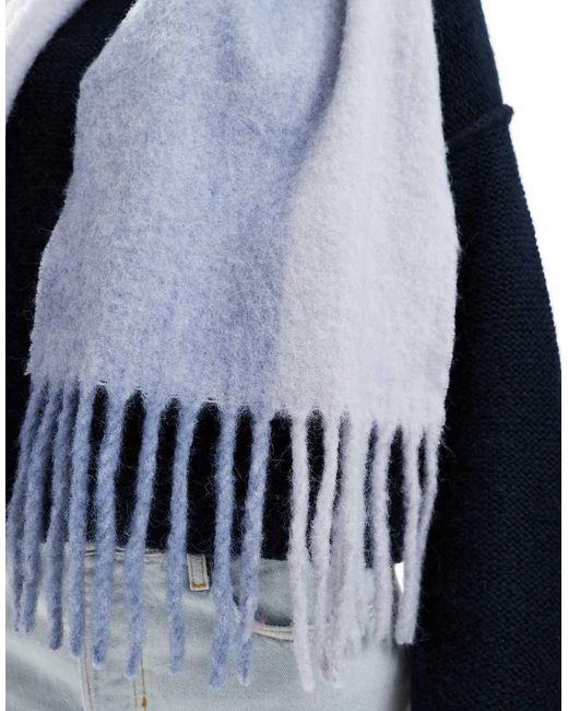 Bufanda Con Diseño De Dos Tonos Y Flecos De Punto De Mezcla De Lana De ASOS de color Blue