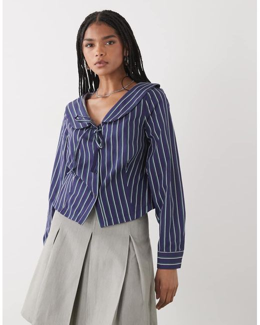 Reclaimed Vintage Blue Cropped Shirt With Collar And Tie Front