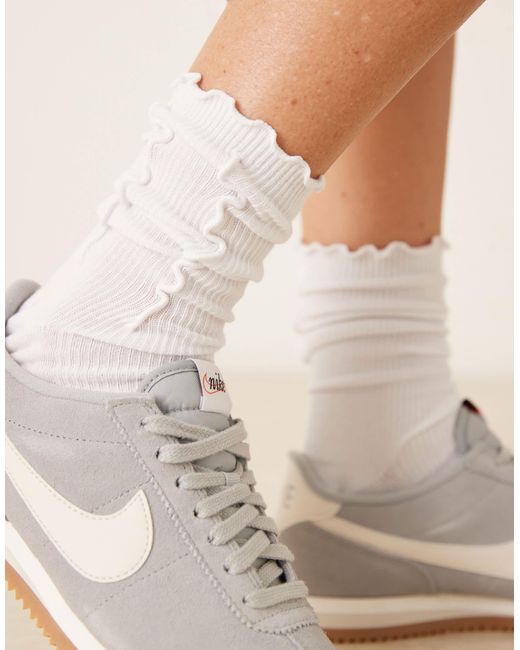 Chaussettes à volants SUI AVA en coloris Natural