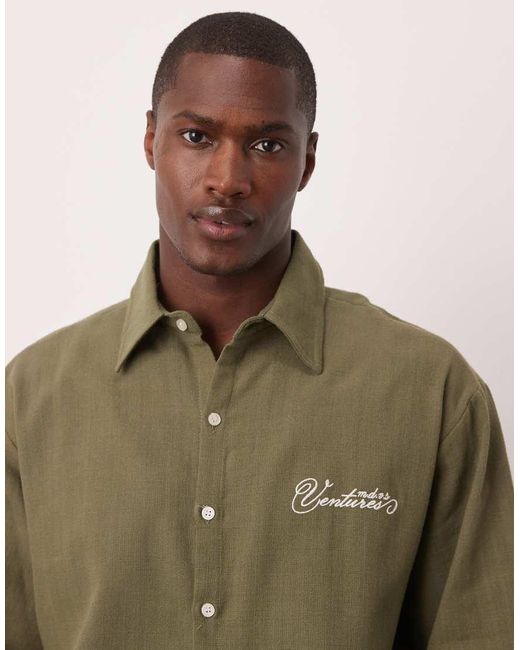 Camisa Caqui Extragrande De Manga Corta Con Detalle Bordado En El Pecho De Tejido Efecto Lino De ASOS de hombre de color Natural