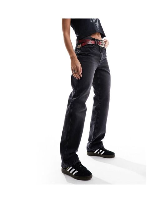 Blush - jean droit avec étoile derrière - noir délavé ONLY en coloris Black