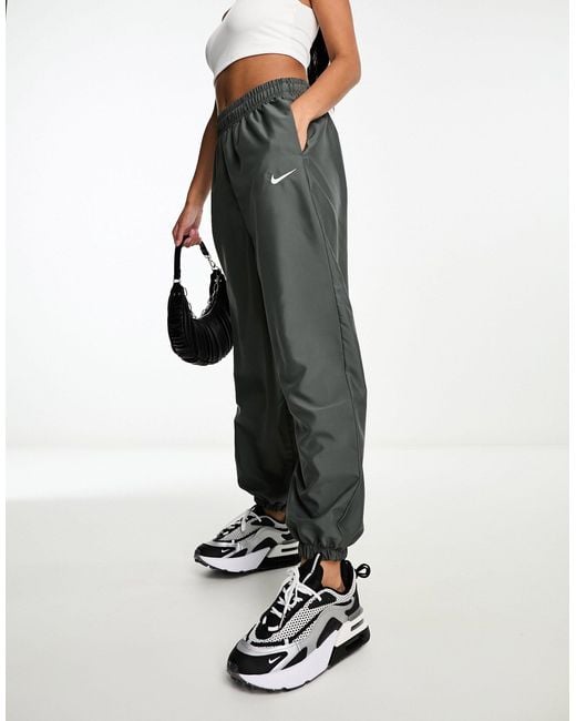 Nike Gray – life gpx – fallschirm-jogginghose aus webstoff