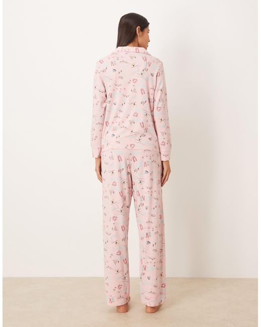 Pyjama ultra doux avec pantalon et chemise à manches longues et liserés contrastants - imprimé ski ASOS en coloris Pink