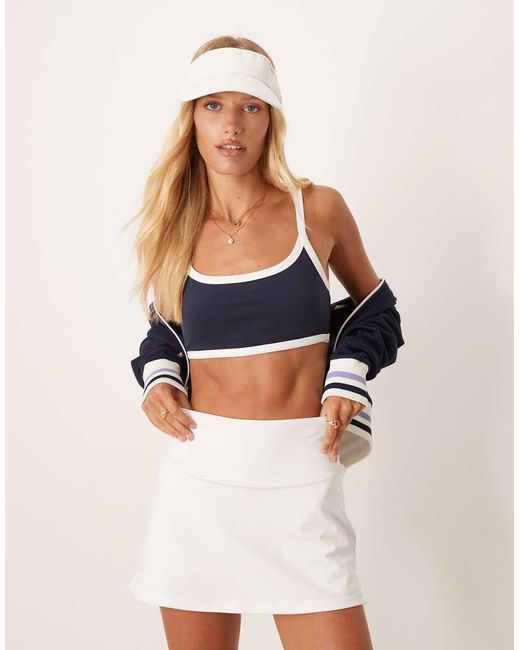 4505 Blue Light Support Sports Bra With Contrast Piping And Removable Padding