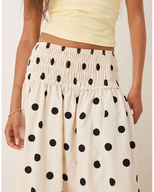 Jupe longue à pois avec taille froncée - crème ASOS en coloris Natural