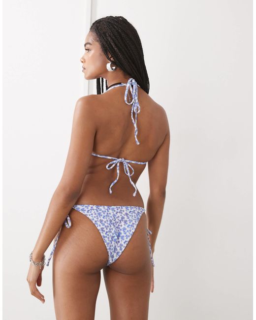 Lioness Multicolor – seitlich gebundene bikinihose mit blauem blümchenmuster, kontrastrand und schleifendetail, kombiteil