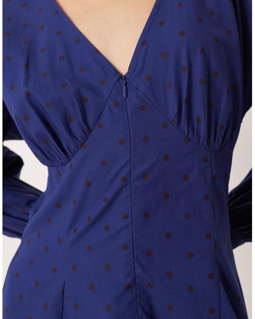 ASOS Blue – langärmliges maxikleid aus popeline mit v-ausschnitt und polka dot print
