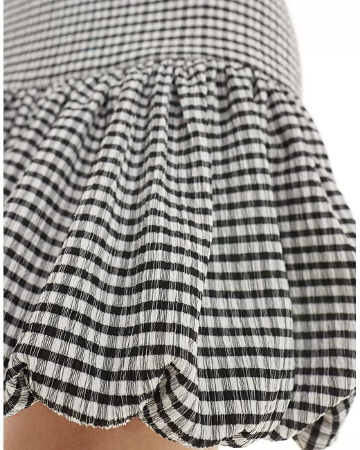 Mini-jupe d'ensemble à carreaux et ourlet boule ASOS en coloris Gray