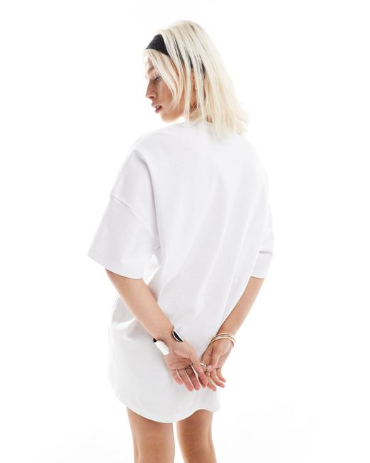 Robe t-shirt oversize à inscription Noisy May en coloris White