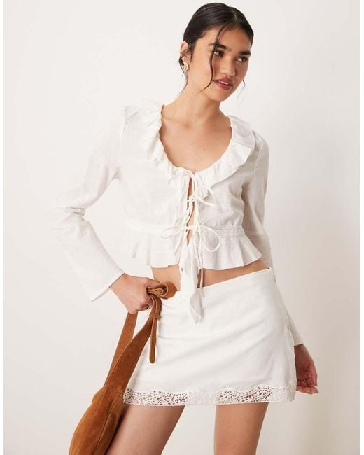 Abercrombie & Fitch Natural Mid Rise Lace Trim Mini Skort