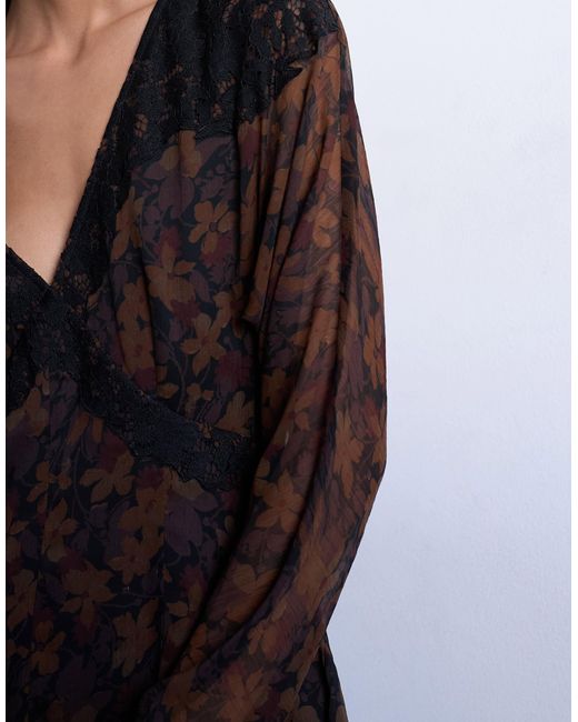 Robe rétro courte à fleurs avec manches longues et bords en dentelle - base foncée TOPSHOP en coloris Blue