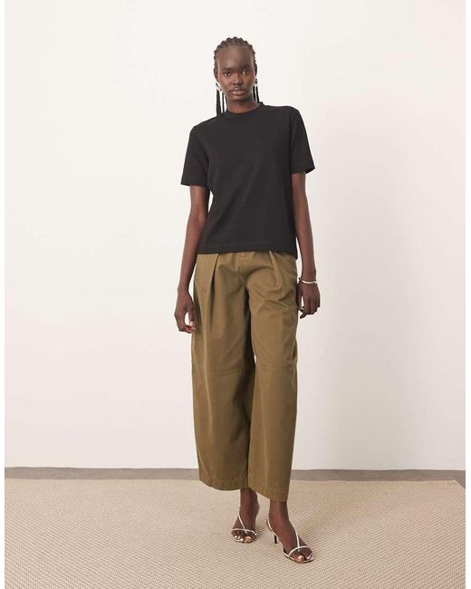 T-Shirt Regular Taglio Lineare Nera di ARRANGE in Brown