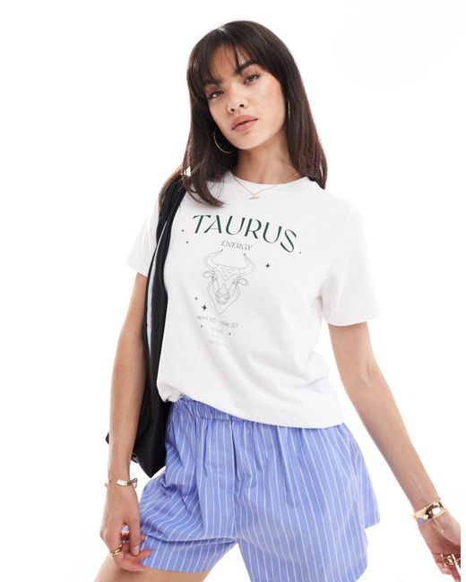T-shirt avec imprimé signe du zodiaque taureau Pieces en coloris White
