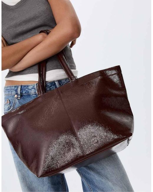 Borsa Shopper di Stradivarius in Brown