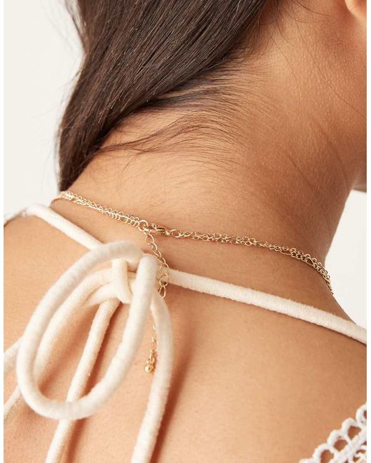 Collana Multifilo Dorata Con Barretta A T E Monete di ASOS in Natural