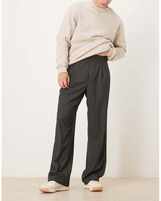 Pantalones De Vestir De Pernera Ancha Con Raya Diplomática, Pinzas Delanteras Y Cinturilla Elástica De ASOS de hombre de color Gray