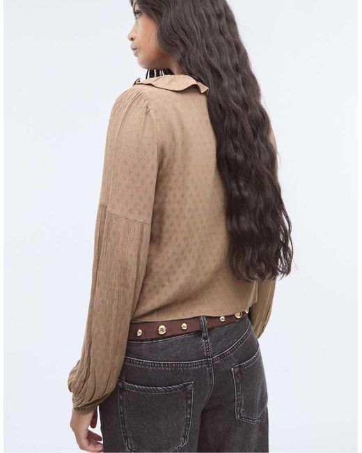 Blusa Ampia Con Volant di Stradivarius in Brown