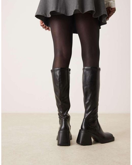 Charly di Asos Design Wide Fit in Natural