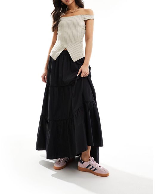 Falda larga negra escalonada con media cinturilla elástica Monki de color Black