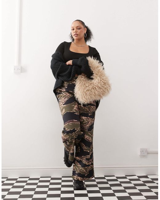 Collusion White Plus – skaterhose mit mehrfarbigem camouflagemuster